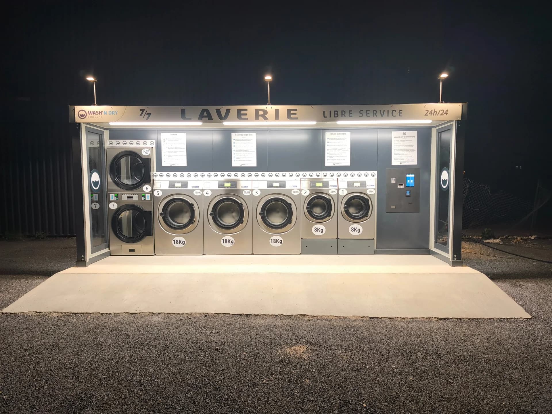 Façade réelle de la laverie Wash'n Dry Cynthieu ouverte 24h/24